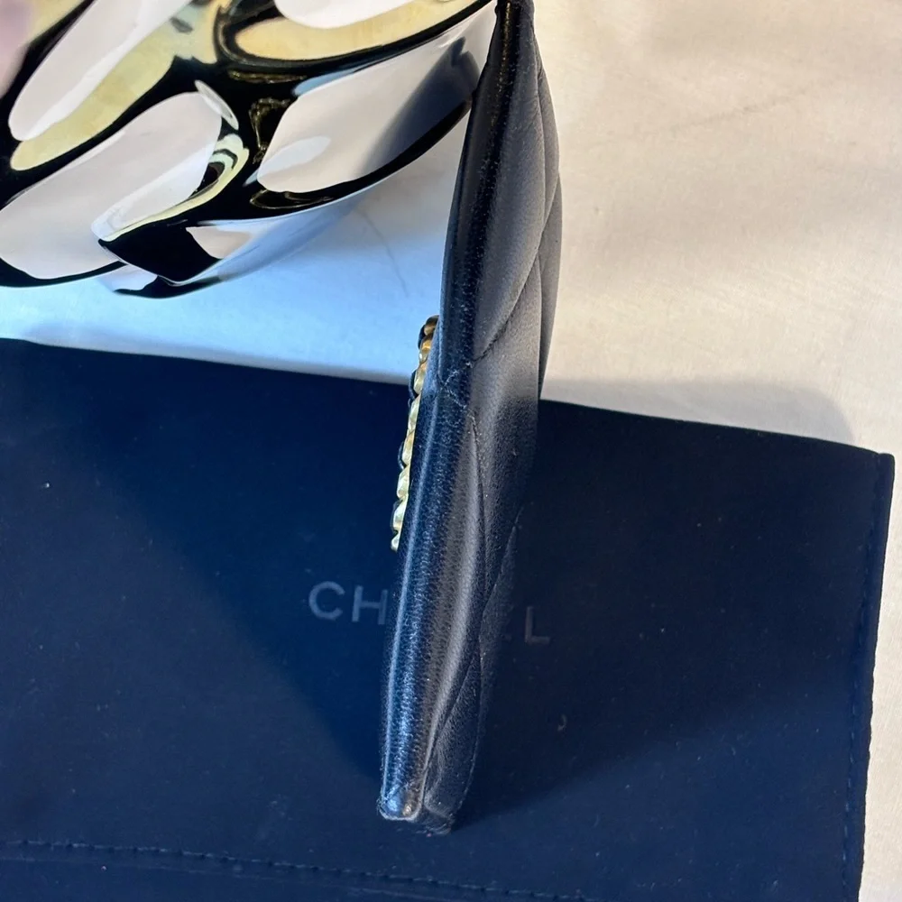 Amazing Chanel 19 Black Card Holder - Picture 12 of 13